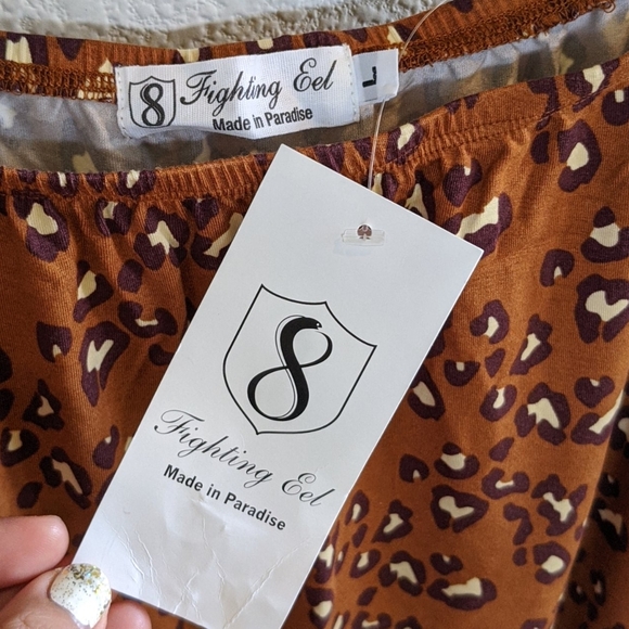 NWT Fighting Eel Jake top in Meow print, size L - Picture 3 of 6